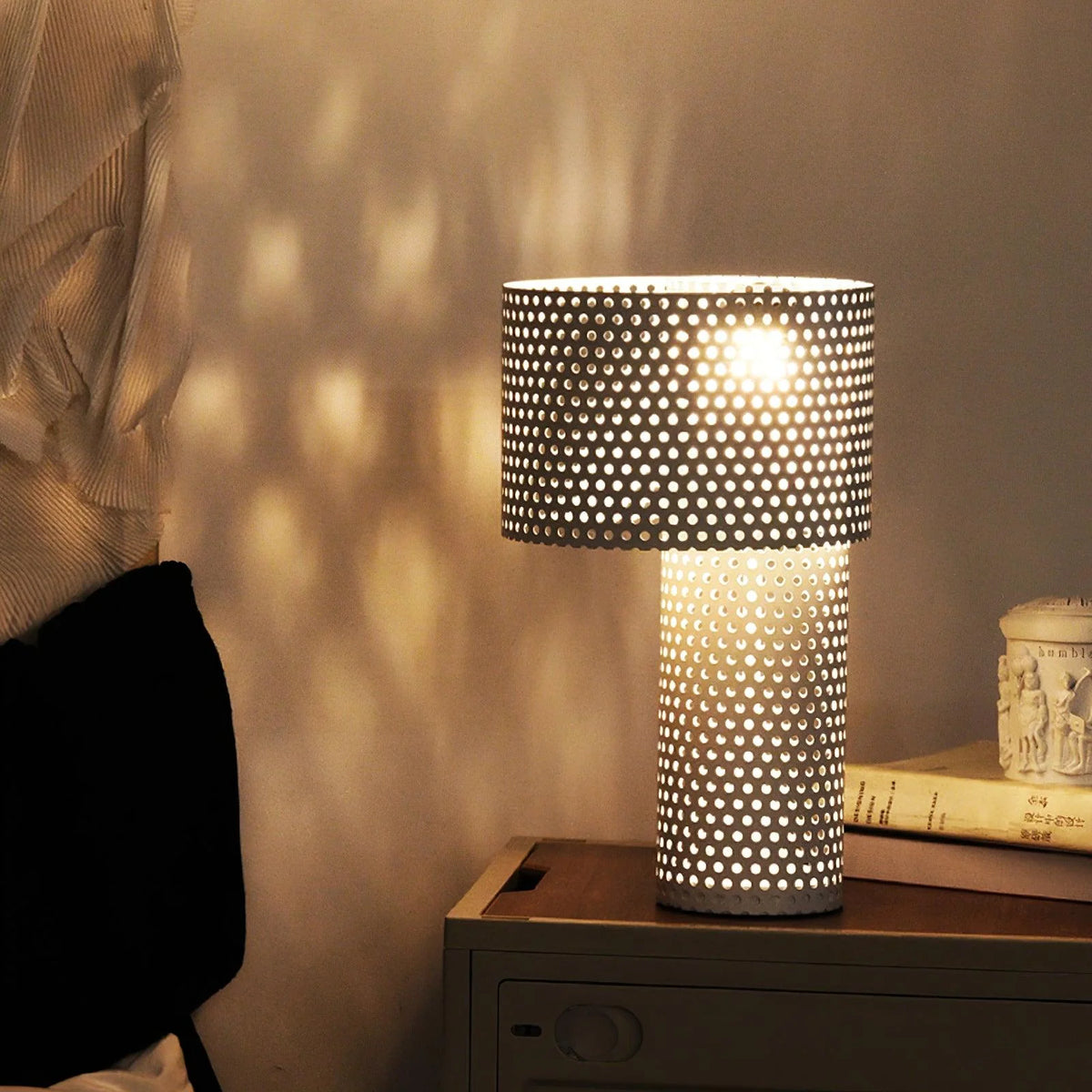 White Grid Table Lamp 2