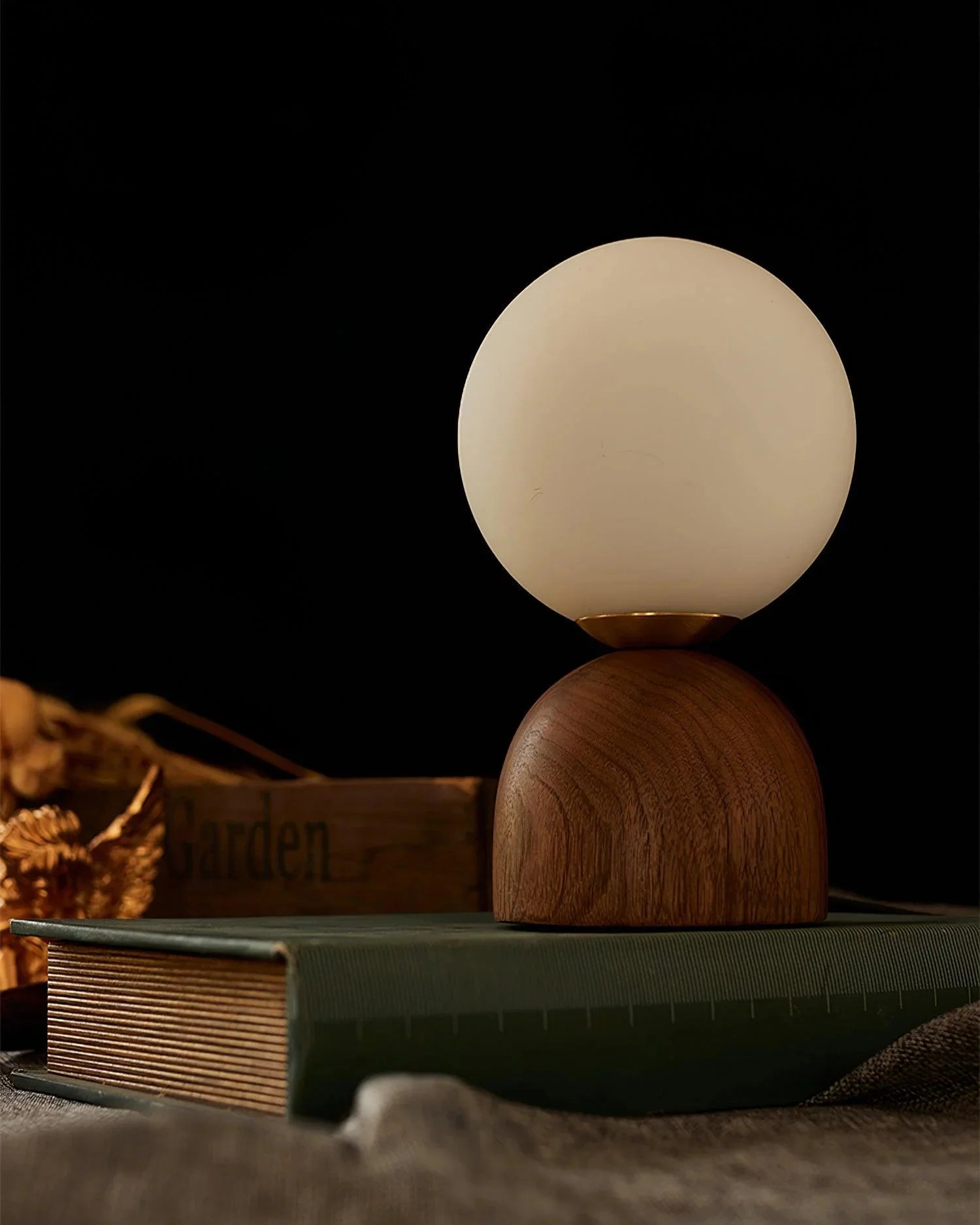 Wooden_Round_Table_Lamp_12