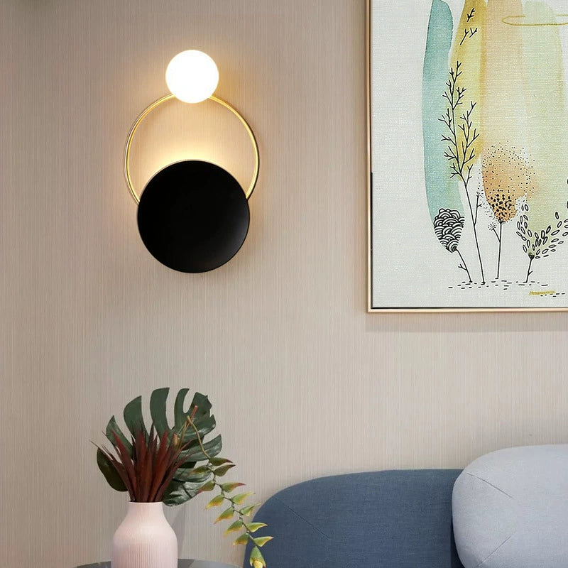 black_and_white_round_wall_lamp_next_to_the_sofa